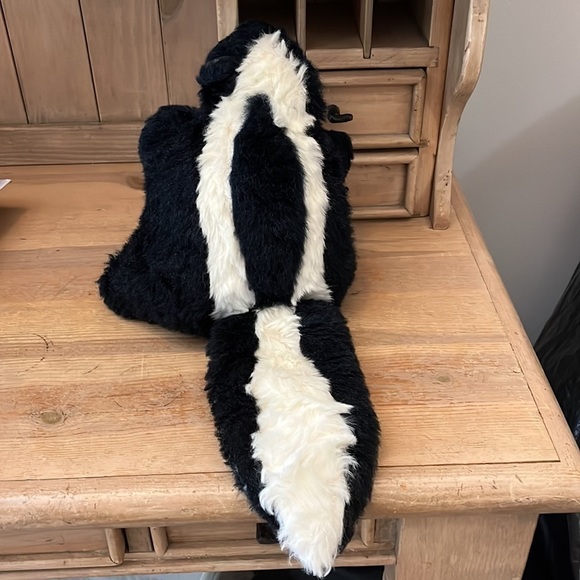 Folkmanis Furry Folks Skunk Puppet Plush Hand Teacher Preschool - Picture 2 of 7